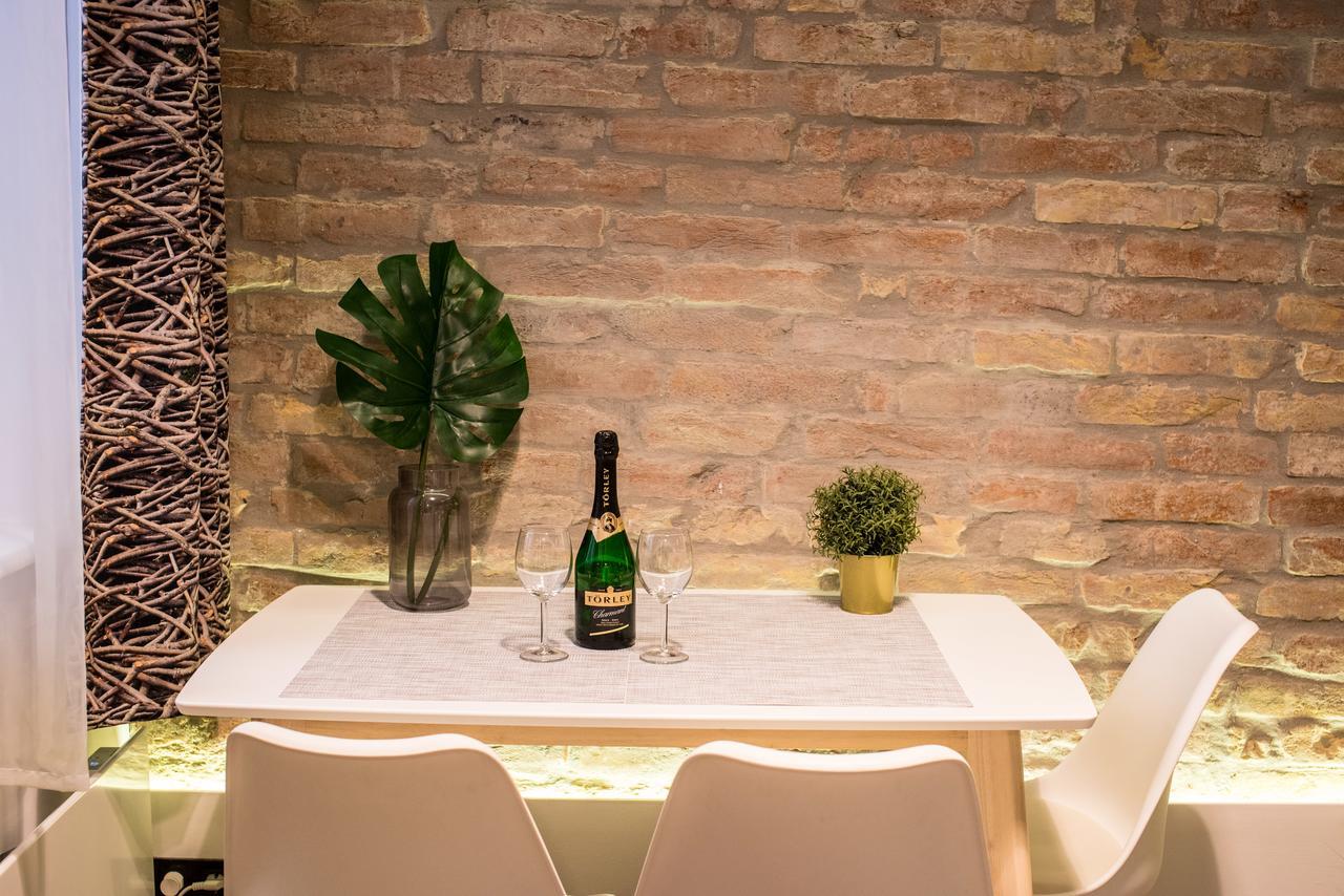 Very Stylish And Fresh Studio Home In The Center Будапеща Екстериор снимка