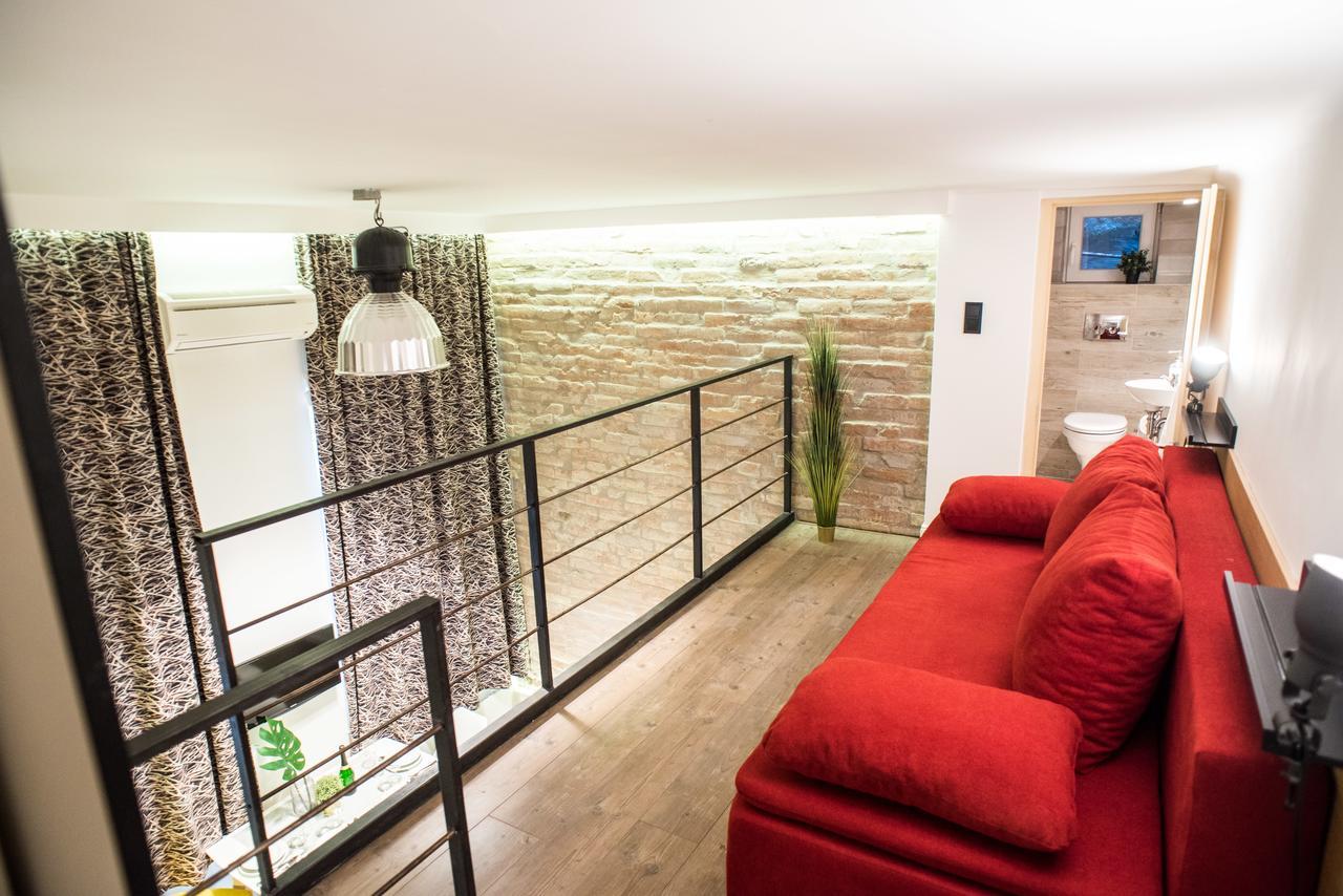 Very Stylish And Fresh Studio Home In The Center Будапеща Екстериор снимка