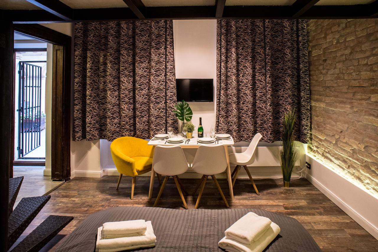 Very Stylish And Fresh Studio Home In The Center Будапеща Екстериор снимка