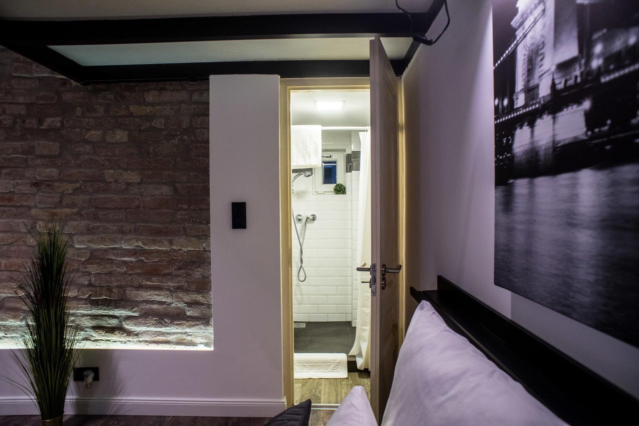 Very Stylish And Fresh Studio Home In The Center Будапеща Екстериор снимка
